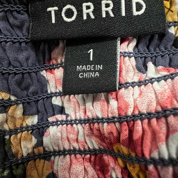 Torrid size 1 hi-lo top - Picture 9 of 9